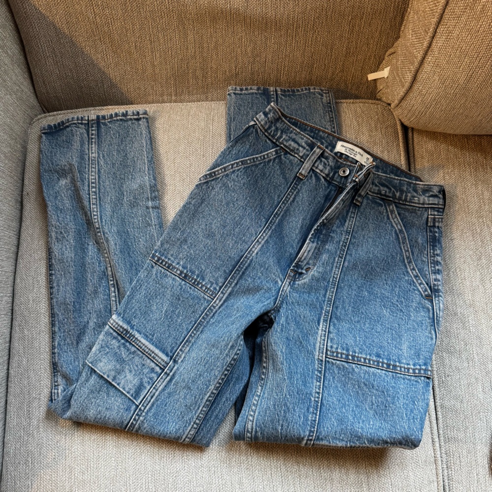 Abercrombie & Fitch Cargo Style The 90’s Straight Ultra High Rise Blue Jeans